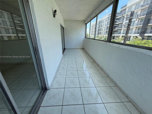 Building Photo - 750 NW 43rd Ave