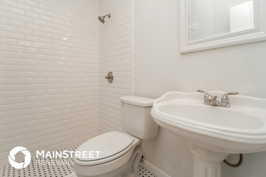 Building Photo - 2141 Ridge Dr