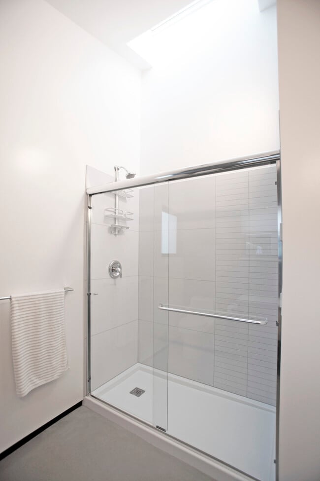 Building Photo - 6345 Babcock Ave