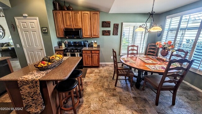 Building Photo - 37413 S Golf Course Dr