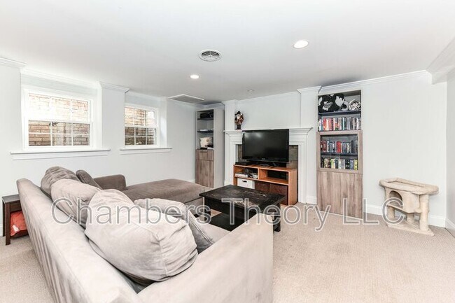 Building Photo - 3061 N Oakland St