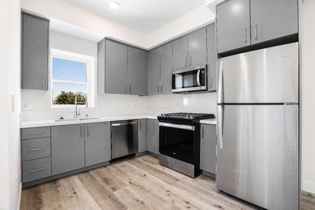 Building Photo - 3308 Mentone Ave