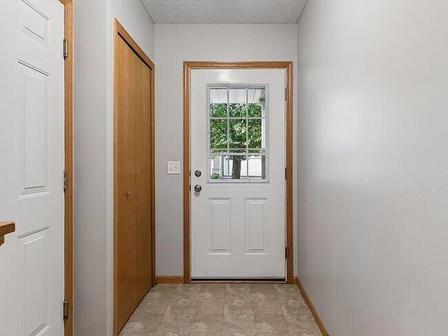 Building Photo - 2085 St Johns Ct