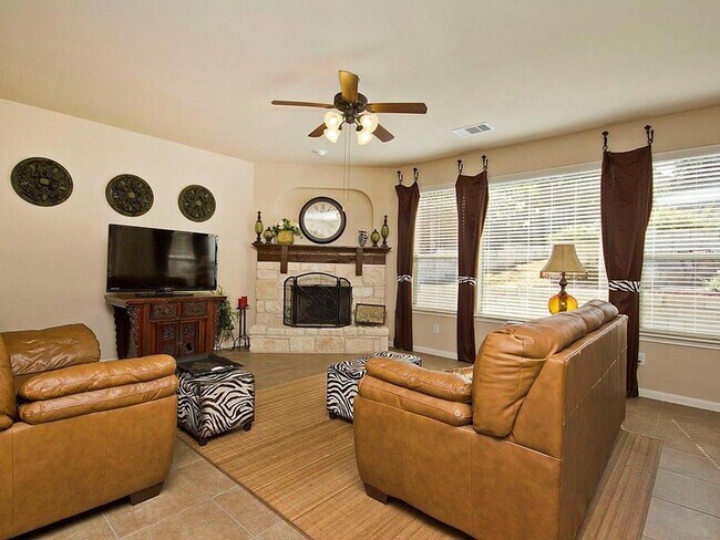 Building Photo - 271 Longmont Ln