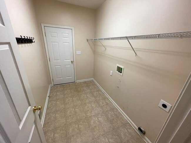 Building Photo - Amazing Home East Jefferson Co For Lease