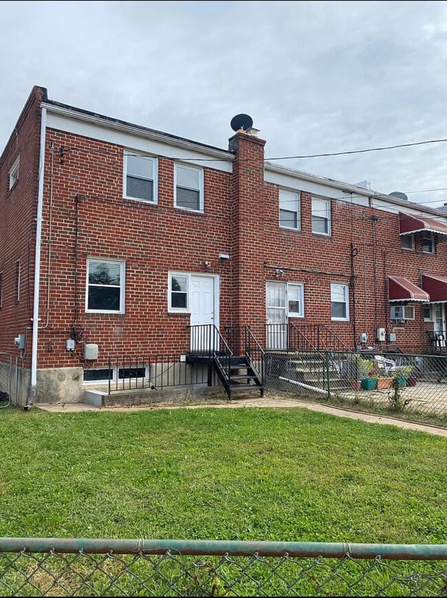 Building Photo - 4150 Crest Heights Rd