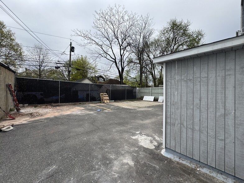 Building Photo - 66 Halstead St