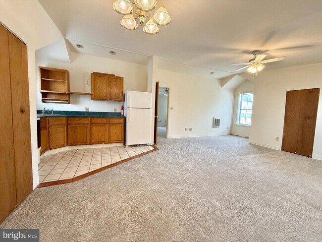 Building Photo - 604 Primos Ave