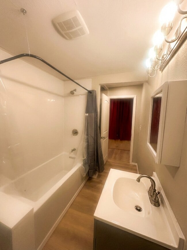 Building Photo - 614 Jamesville Ave