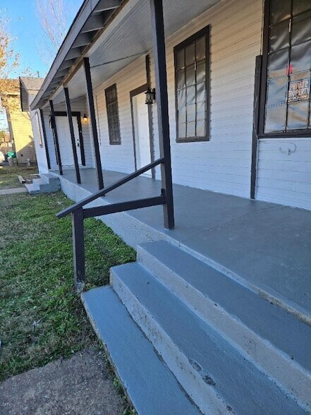 Building Photo - 904 Herbert Ave