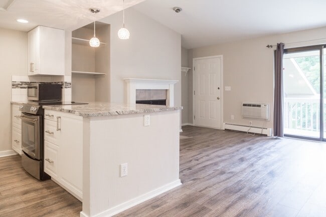 Building Photo - 2800 Kalmia Ave
