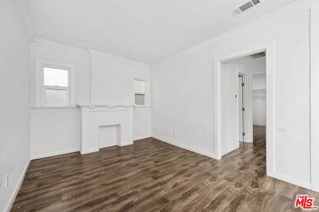 Building Photo - 2738 Cloverdale Ave