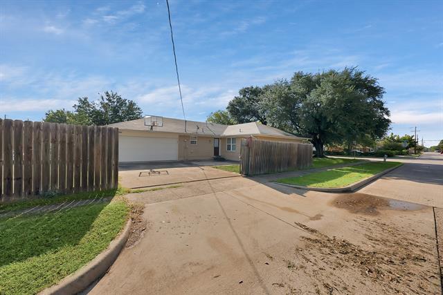 Building Photo - 2835 W Colorado Blvd