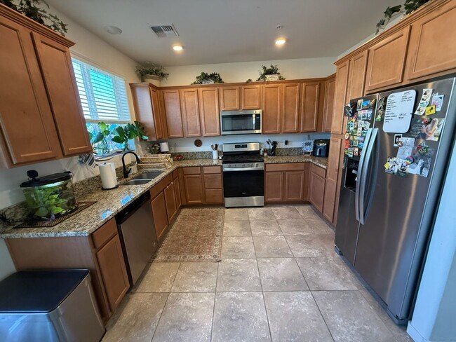 Building Photo - 3 Bedroom, 2.5 Bath Townhome