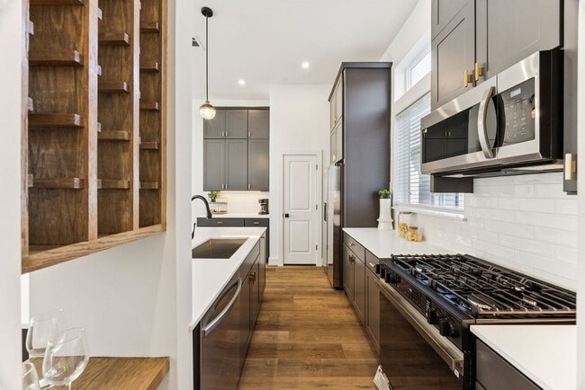 Building Photo - 2125 Hoskins Dr