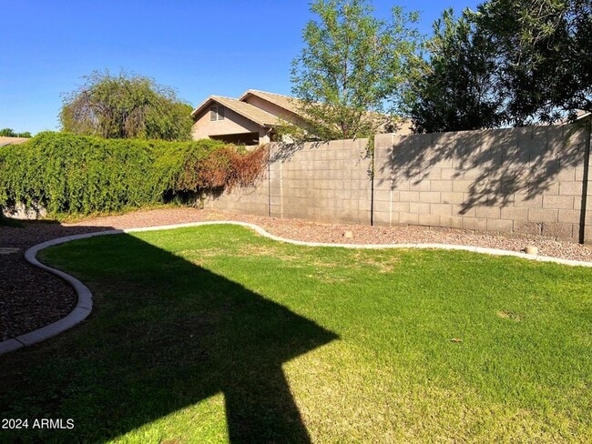 Building Photo - 7644 W Foothill Dr