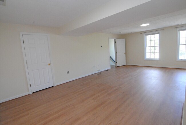 Building Photo - 68 Georgetown Dr