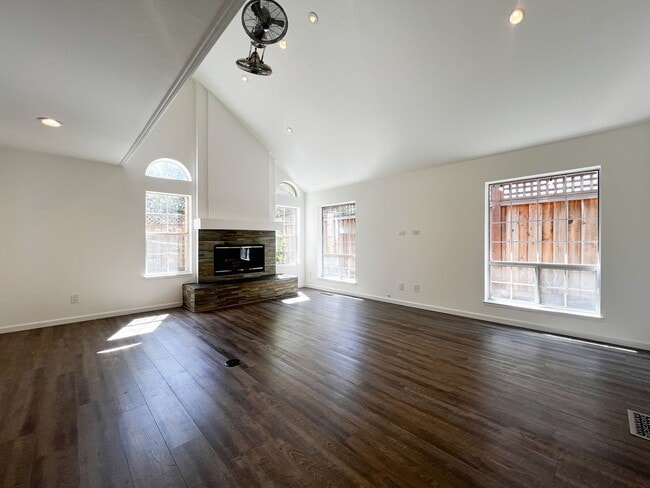Building Photo - Beautifully Updated 3-Bedroom Home + Bonus Room with Private Backyard Retreat