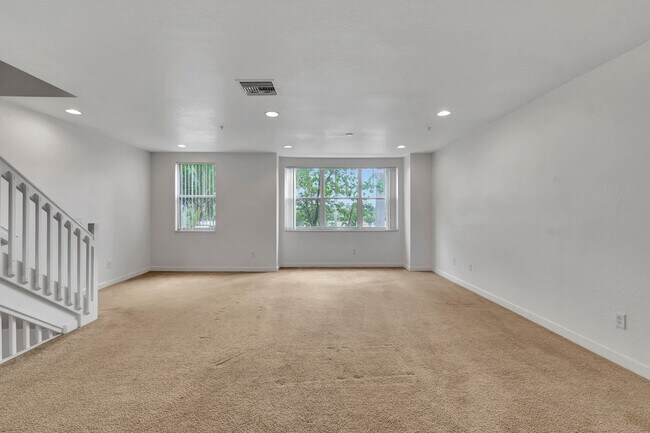 Building Photo - 4 BEDROOMS 3.5 BATHROOMS!! GATED COMMUNITY