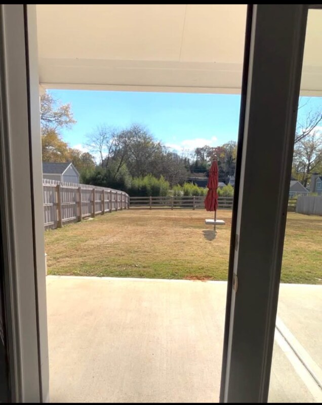 Building Photo - 106B Elm St