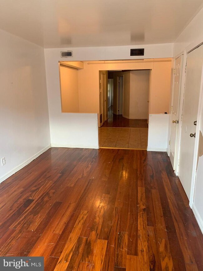 Building Photo - 605 N Carey St