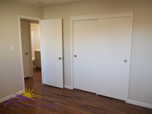 Building Photo - 2 Bed 1 Bath 827 Sq. Ft. Citrus Heights Duplex in Sunrise Estates