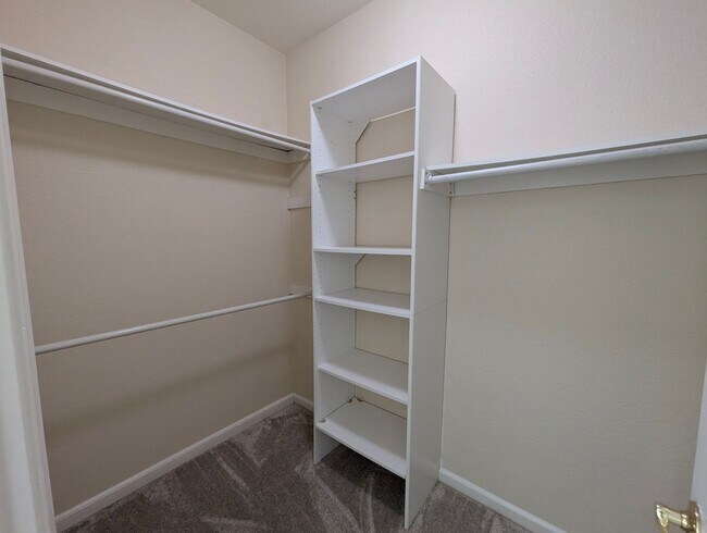 Building Photo - Well-Appointed Fairfield 3/2.5 Home with E...