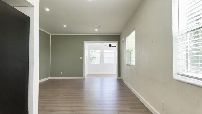 Building Photo - 720 S 11th St