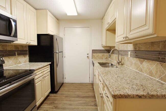 Primary Photo - 32 Silver Hill Ln