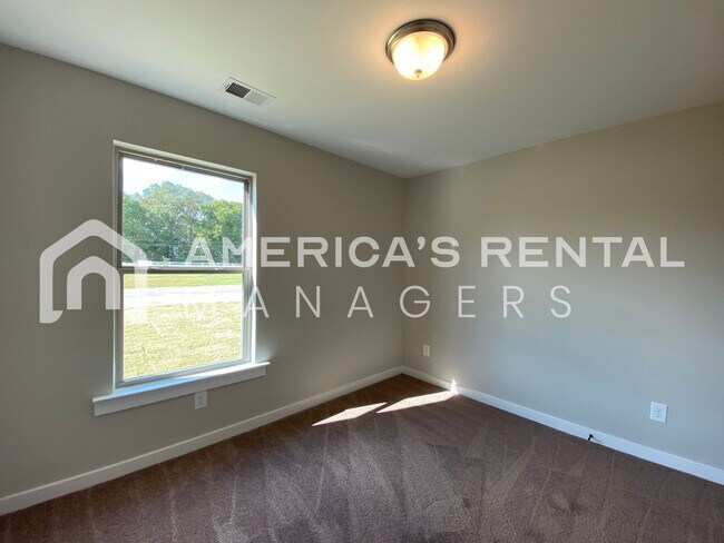 Building Photo - Home for Rent in Talladega, AL!!! AVAILABLE NOW!!!