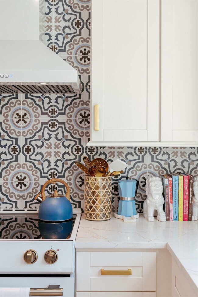 Building Photo - 610 38th St