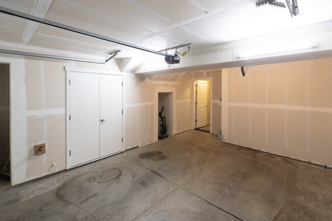 Building Photo - 28613 SW Villebois Dr N