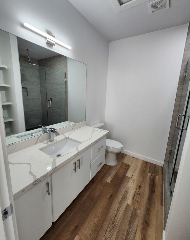 Building Photo - 706 W Seminole Ave