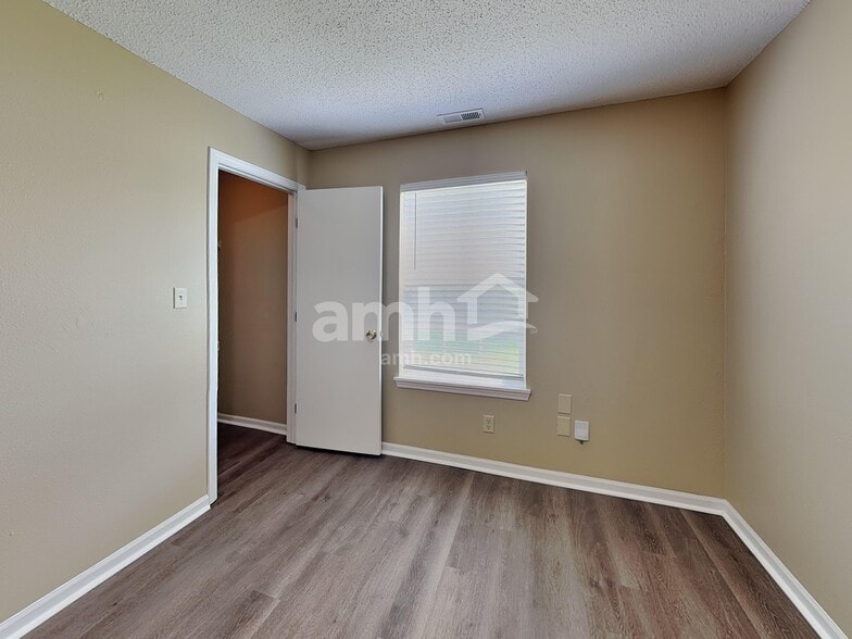 Building Photo - 175 Bent Stream Ln