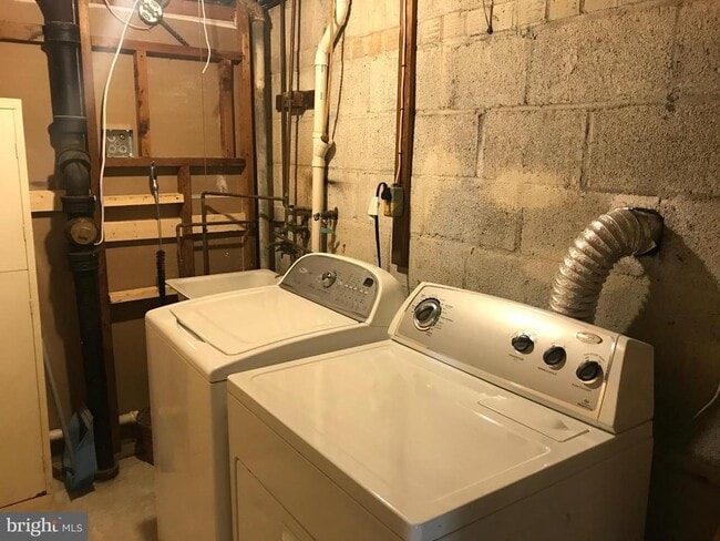 Building Photo - 5915 85th Ave