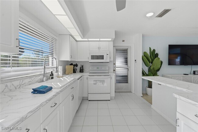 Building Photo - 4044 Country Club Blvd