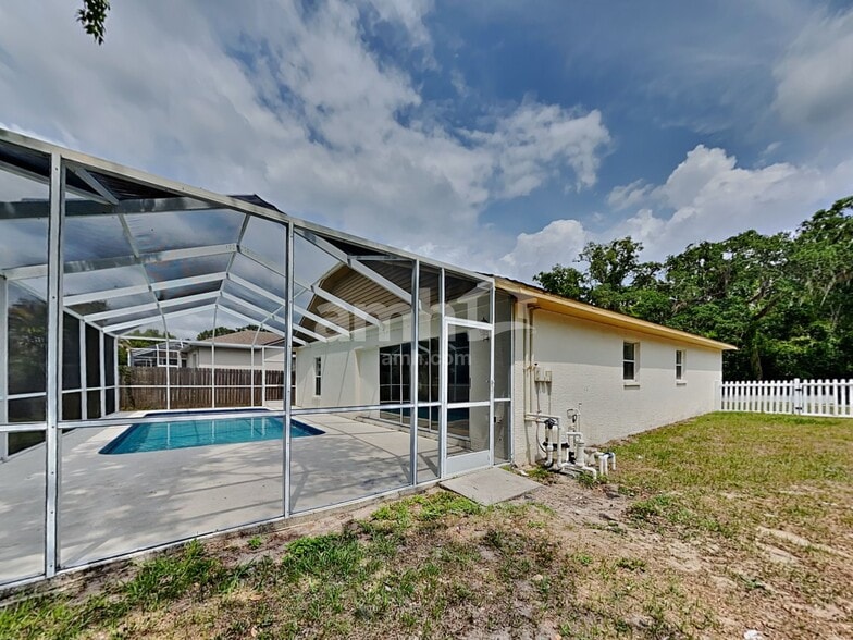 Building Photo - 7011 Silverwood Dr