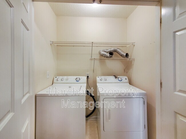 Building Photo - 237 Oak Valley Dr