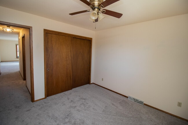 Building Photo - 1055 S Imperial Dr