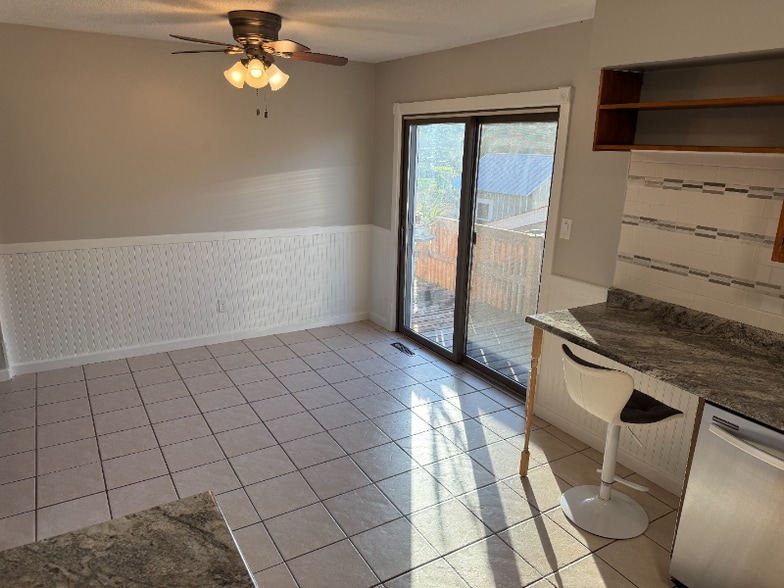 Building Photo - 104 IL-84