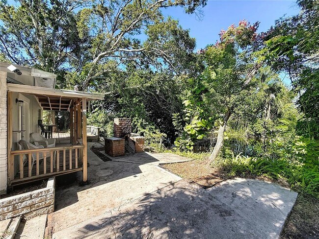 Building Photo - 1614 Braund Ave