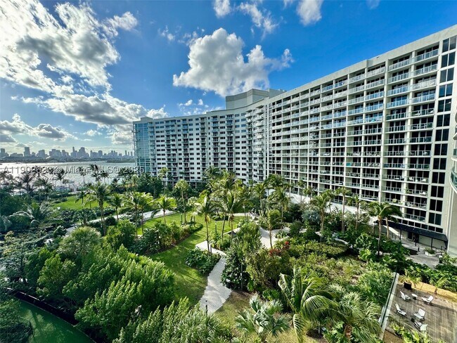 Building Photo - 1500 Bay Dr E