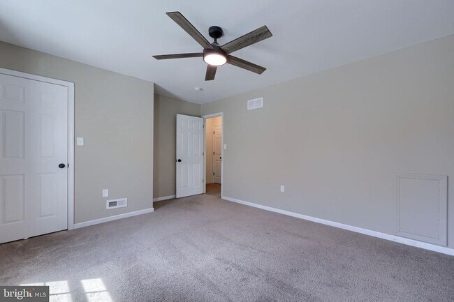 Building Photo - 604 Rockwood Dr