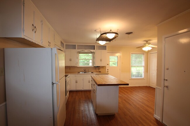 Building Photo - Coming Soon! Beautiful 4 Bedroom, 2 Bathro...