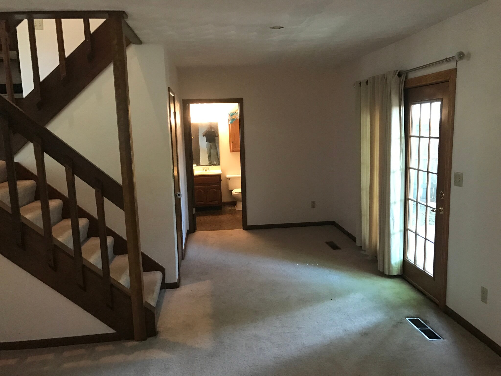 Building Photo - 1458 Eastview Dr