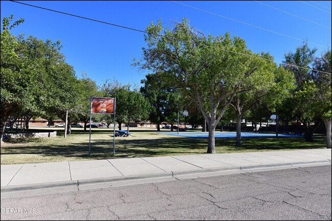 Building Photo - 8933 Kenneth St