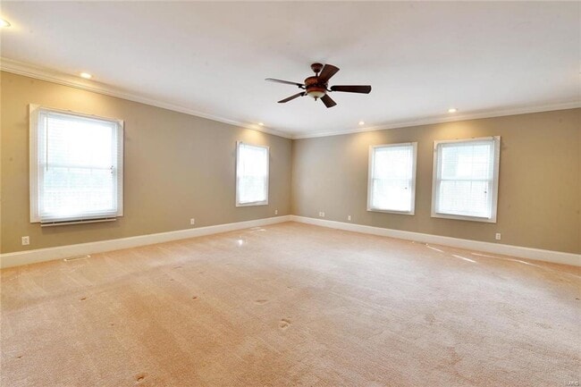 Building Photo - 8940 Ladue Rd