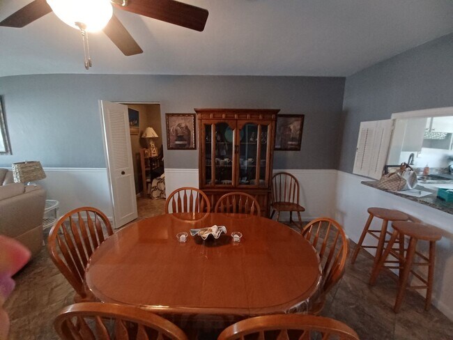 Building Photo - Ocean view FULLY FURNISHED 2+ / 2 with Boa...