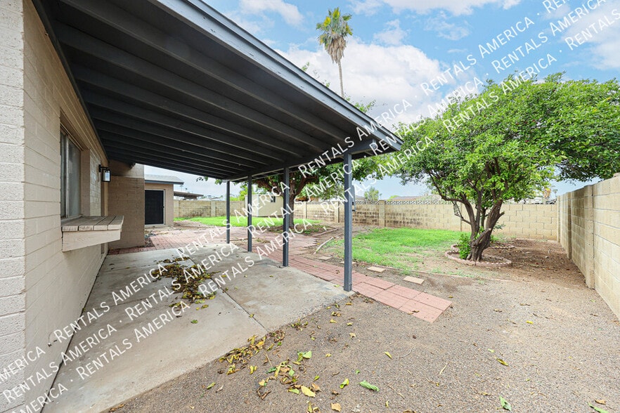 Building Photo - 10642 N 47th Dr