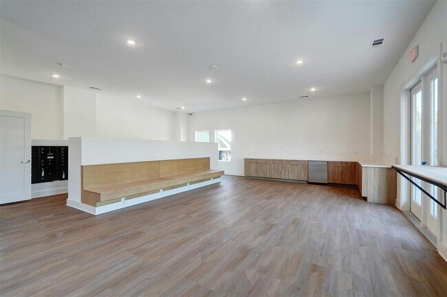 Building Photo - 4802 S Congress Ave